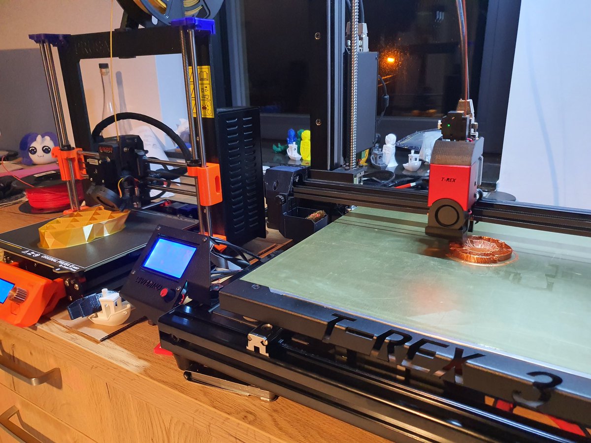 3DPBelgian's tweet photo. The boys hard at work. @formbot3d T-rex 3.0 @Prusa3D MK3S and @anycubic3dprint predator. Time for bed. #3Dprinting #3dprinters #3Dprinted #formbot #prusamk3s #anycubic https://t.co/x6NdbCzSou