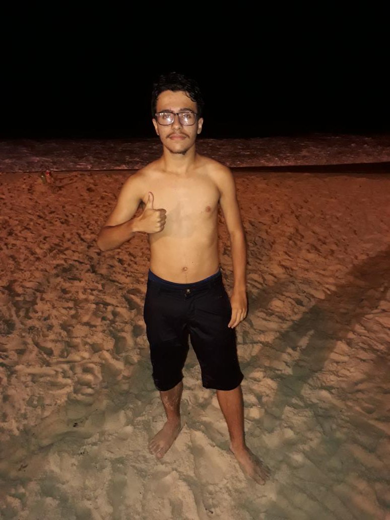 lemossgnr's tweet photo. +2 de óculos 😎🌊🌙 https://t.co/RcSZ8efJqt