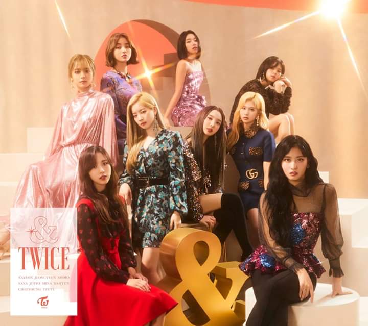 Shasha49543749's tweet photo. Cumplí un año junto a ellas, se que no estuve en el inicio pero agradezco poder estar al final y ver como siguen triunfando. Dos aniversarios junto a ellas las 9 chicas que me alegraron mi vida las que me ayudaron a salir de mis problemas,gracias TWICE. #4YearsWithTWICE https://t.co/ajy1T9bdsg