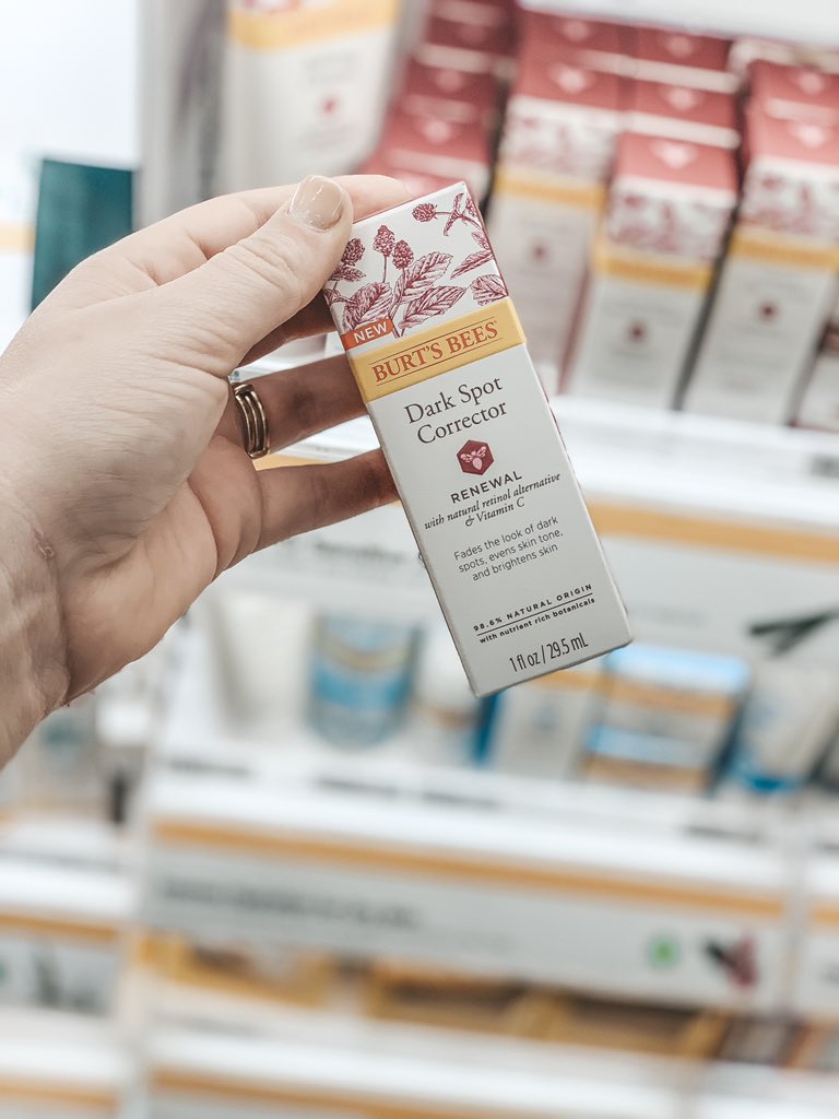 kileerainbow's tweet photo. #ad Everyone knows I LOVE my @BurtsBees so I had to head over to #Target to check out the new &amp; improved Renewal collection! Their Dark Spot Corrector should help out my skin tone &amp; give me that glow! #BurtsBeesTargetRun https://t.co/auOMGDnlJb