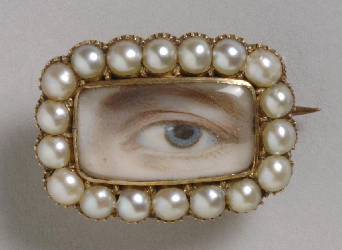 philamuseumart's tweet photo. The trend of miniature eye portraits being used as tokens of love originated in 1785 with the secret marriage between Prince George of Wales and Maria Anne Fitzherbert. https://t.co/0uwUi8eeB0 https://t.co/qF4fNkHPfT