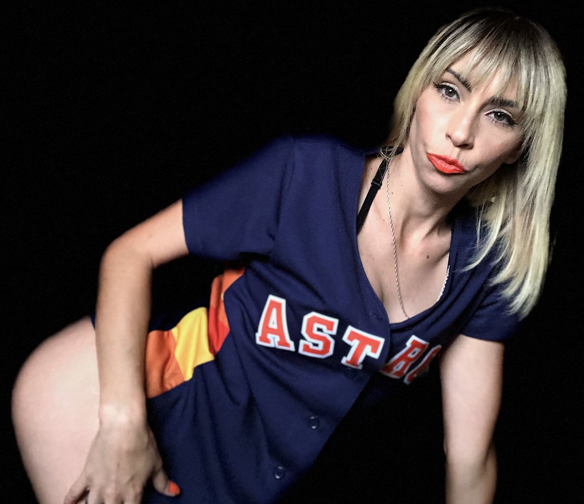 jadelechick's tweet image. Check out more @ 
 jadelechick.com 
# Dream a little Dream of me