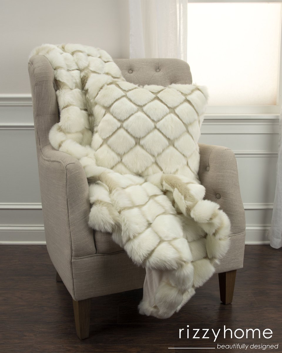 RizzyHome's tweet image. Look how soft this faux fur throw looks. I bet you can already picture yourself bundled up with it, watching movies, and eating a midnight snack! #rizzyhome #hpm2019 #highpointmarket2019 #rizzythrows