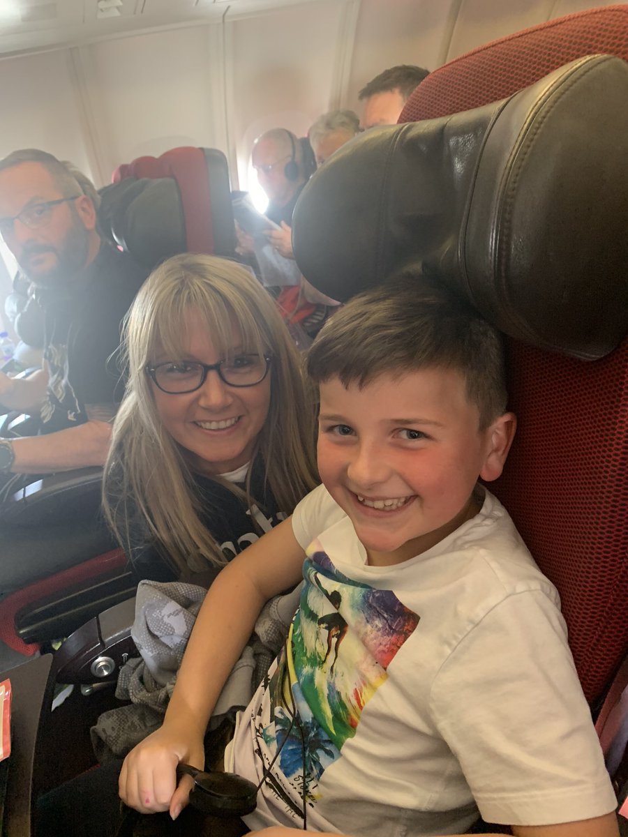 Charl1978's tweet photo. When you fly transatlantic and your teacher is on the flight ✈️😍@standrewsce https://t.co/ovB4cZRhLv