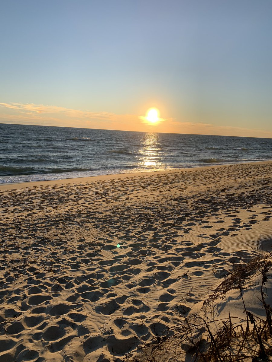 ETSU90's tweet photo. #SelfCareSaturday #nantucketsunset #westend https://t.co/X0cTb9TfnK