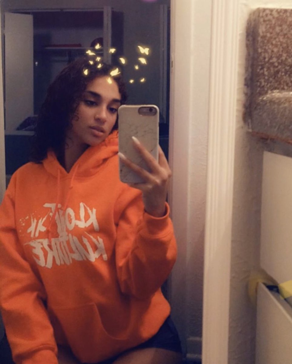 kloutkulture_'s tweet photo. I know y’all see the pattern, PRETTY GIRLS ROCK #KloutKulture cop yours today! 🥳

Follow us on insta as well: @_kloutkulture https://t.co/tu38I0MtpL