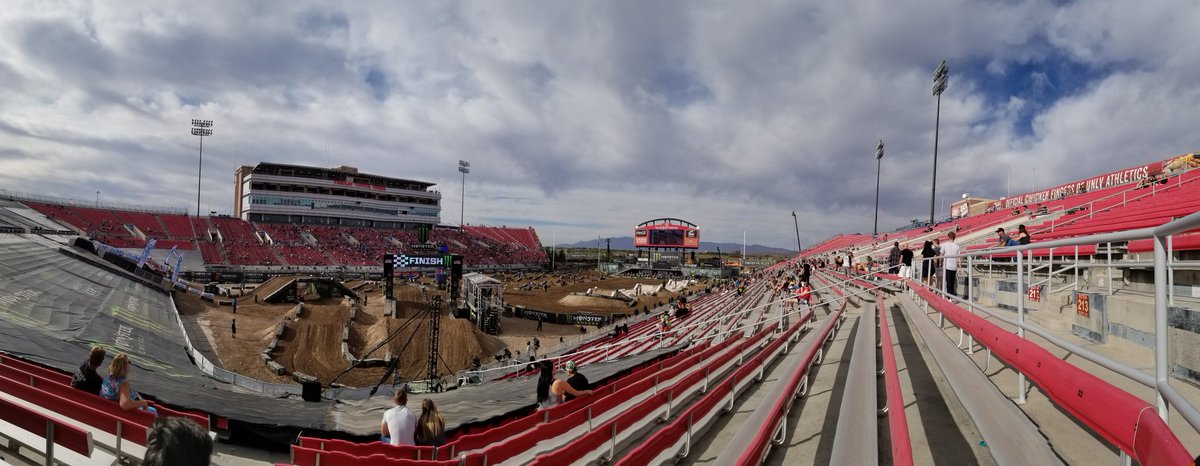 EricMinks's tweet photo. #supercrosslive for @MonsterEnergy cup #illumicraze #mec19 #snmmedia https://t.co/i9rENR2OIL