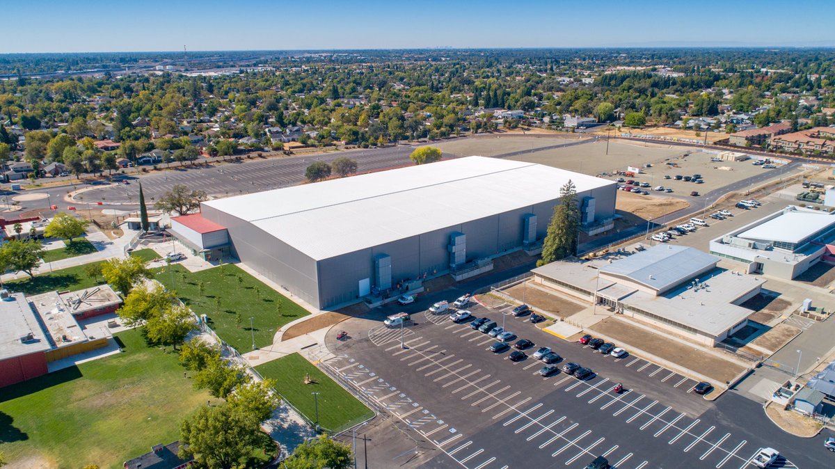 HolidayLincoln's tweet photo. The Event and Sport Center in Roseville California (Placer Valley Tourism) is almost done.  Looking forward to the future!!!!! #placervalleytourism #eventcenter #holidayinnlincolnca #placervalley #thingstodo #future #excitingtimesahead #lincolnca #sportcenter #rosevilleca https://t.co/iuW9RpZmTV