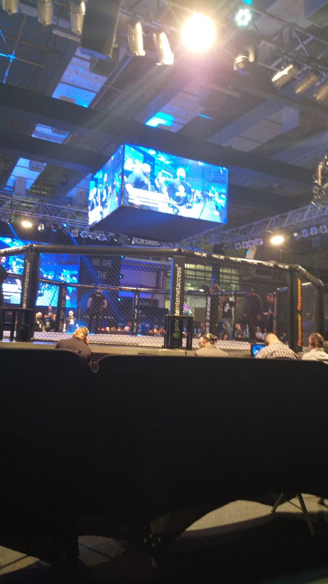 AcacioPekenoo's tweet photo. de olho no @futurefcmma  #FutureMMA9 https://t.co/XcaFp0XnDp