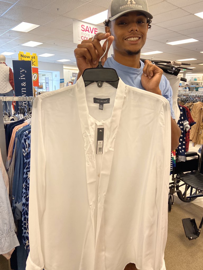 emilysl12's tweet photo. When he helps you shop and poses when you ask him to hold something up so you can send it to your sister 😂😍🙌🏼 https://t.co/PxmCEzuVx0