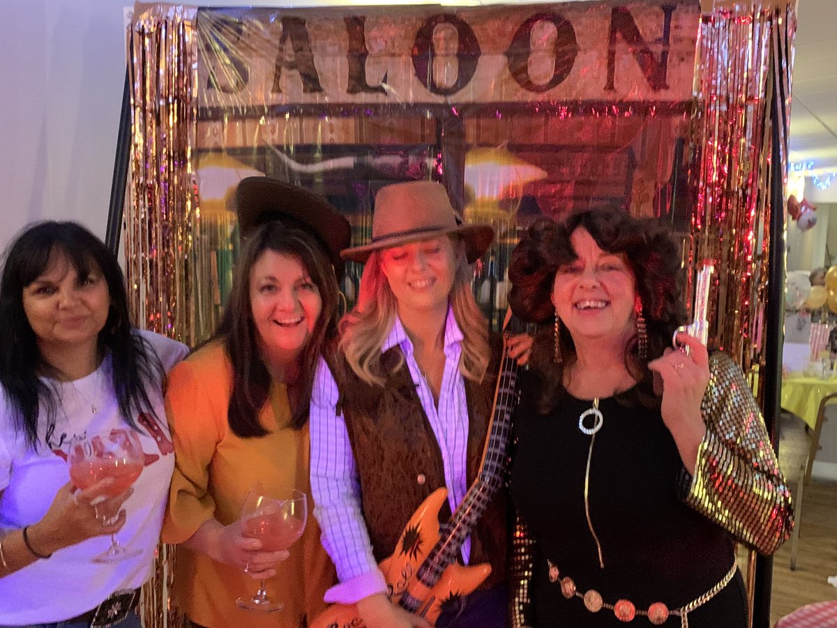 Celebrating Denise’s 60th birthday!🎉🥂🎂