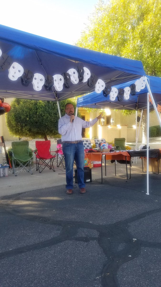 cindycasaus's tweet photo. Caught up with our @AZ_ROC team at the Villa de Playa G.A.I.N. block party to help spread awareness & remind homeowners to hire licensed contractors! #AZROC #ChecktheLicense https://t.co/zsTeFYE5Xx