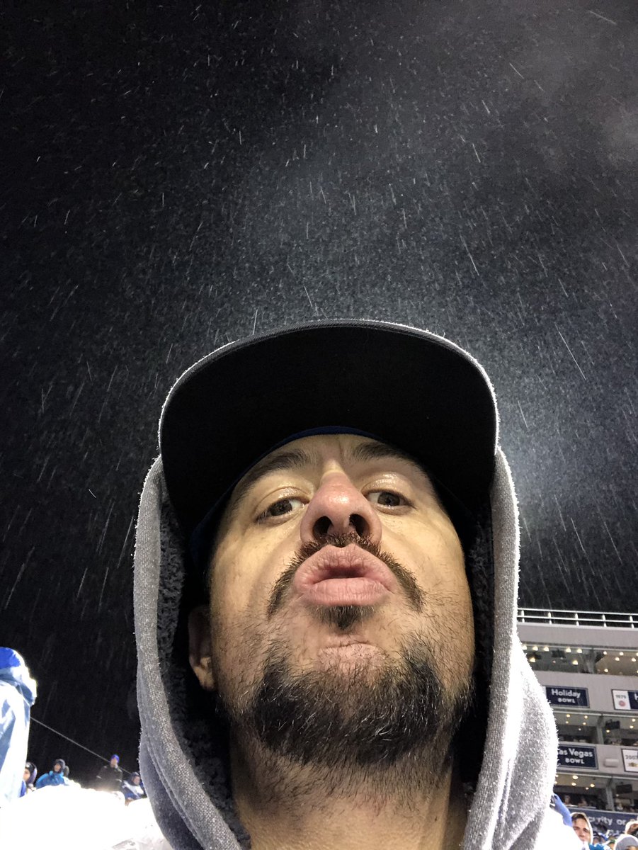 davidrulez1's tweet photo. Two crap calls, 30 degree weather, soggy bottom, @BYUfootball leading 28-10, priceless! #byucougars #BYUvsBSU #byu #cold https://t.co/3jkjsSH611