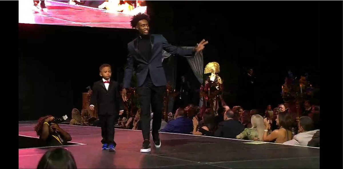 buddafoster's tweet photo. Flashes Of Hope Fundraiser with the Cleveland Cavaliers #TeamMeek #Flashesofhope #ClevelandCavs https://t.co/TQMxP2EEg4