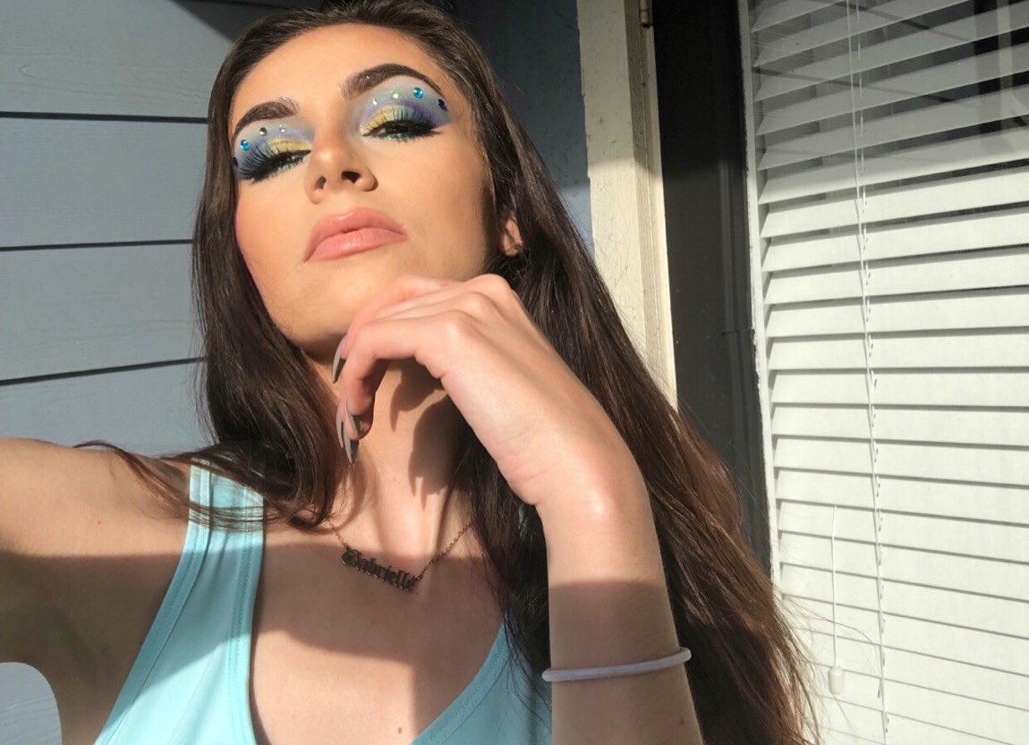 kindaclassie's tweet photo. for @elfcosmetics #beautyscape2019 #elfcontest 😊🐠🦋🌴🐬 https://t.co/eIEdQUtKB8