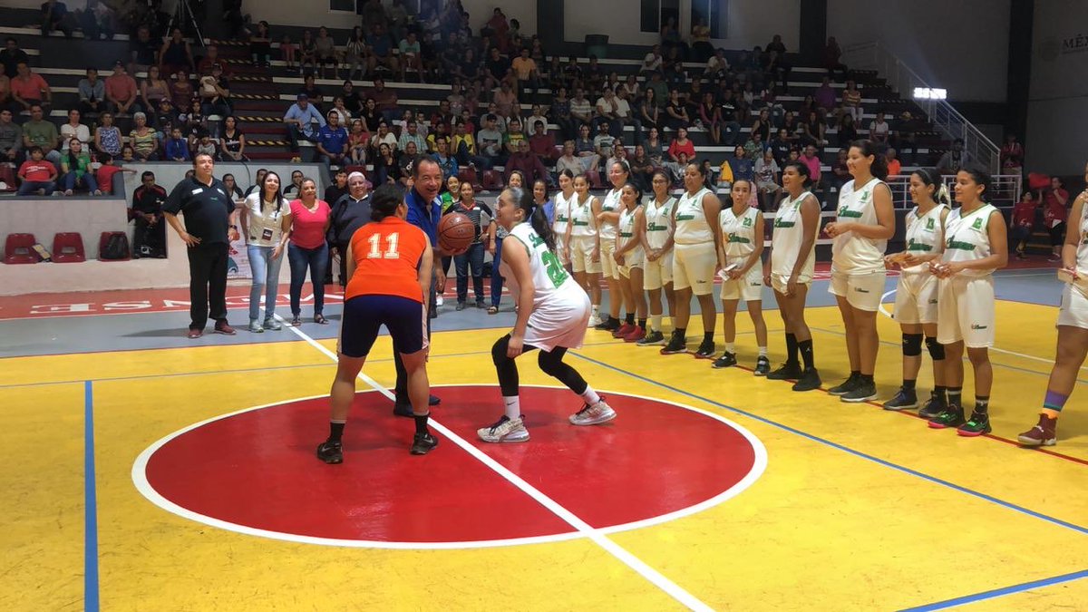 nachoperaltacol's tweet photo. ¡Arrancaron con el pie derecho las #Limoneras en la Liga Mexicana de Basquetbol Femenil!
Felicito al equipo colimense, que en su debut de esta noche venció a Zacatecas 46 a 41.
Mañana toca apoyarlas, ahora contra Aguascalientes.
¡Vamos #Limoneras! https://t.co/H46IINzWC2