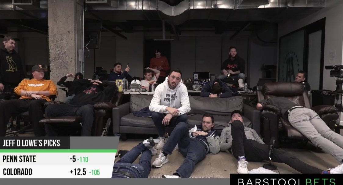 BarstoolBigCat's tweet image. Life comes at you fast