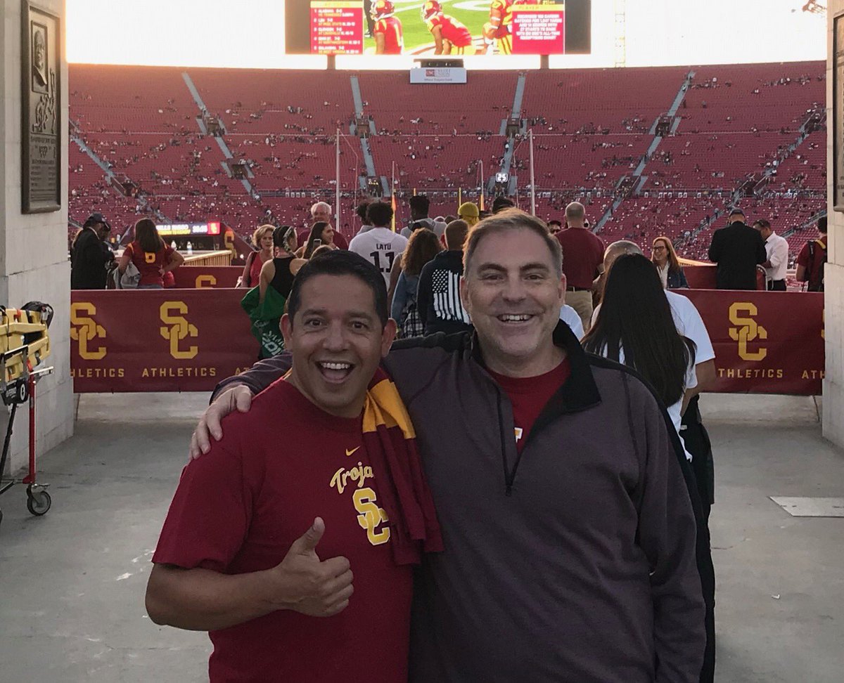 quickESQ's tweet image. Beat the Cats! #uscselfie