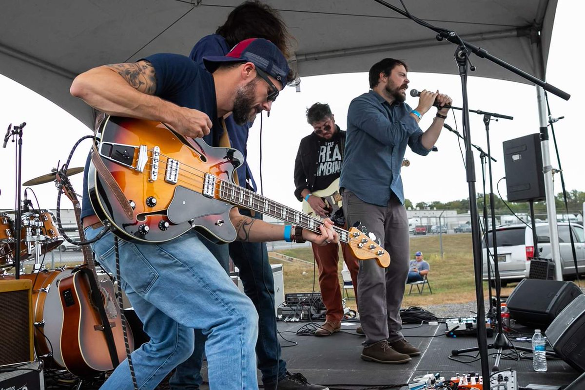 CadillacRiot's tweet photo. Scott Mathews on the low end.
#newmusic #cadillacriot #bassplayer #bass @Epiphone #rock #delaware #localbrewslocalgrooves @QueenWilmington November 9th! #craftbeer @blueearlbeer https://t.co/ux1cRhi3l5