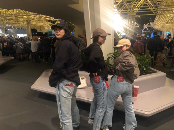 橋本環奈 上白石萌歌 萩原利久 ディズニー満喫 お揃いコーデの3ショットに反響 モデルプレス