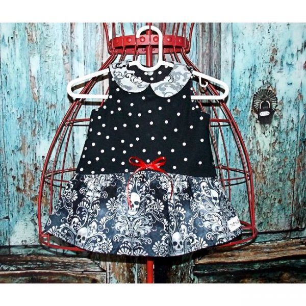 Goth Baby dress is perfect for that nontraditional mama. You will be the favorite gift giver at the baby shower with this great dress!  buff.ly/35MQ7wI 
#thatssoaddie #gypsyspoonful #gshandmade #skull #gothic #emo #punkbaby #rockabilly #trendybaby #handmade #handmadeinusa