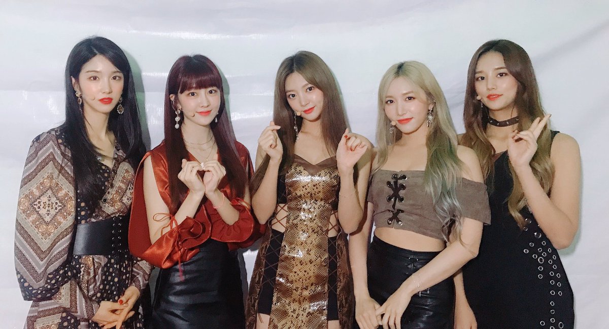 officialLABOUM's tweet photo. [#라붐] 잠시 후 2시 5분부터 방송되는 SBS 러브FM 2019 LOVE 콘서트 IN 정읍에 라붐이들이 출연합니다❣️ 103.5Mhz 혹은 SBS고릴라 앱을 통해 만나보실 수 있으니 나른한 주말 오후 라붐이들과 함께 보내세요👀

#LABOUM #Firework #SBS러브FM https://t.co/9pHumESmsz