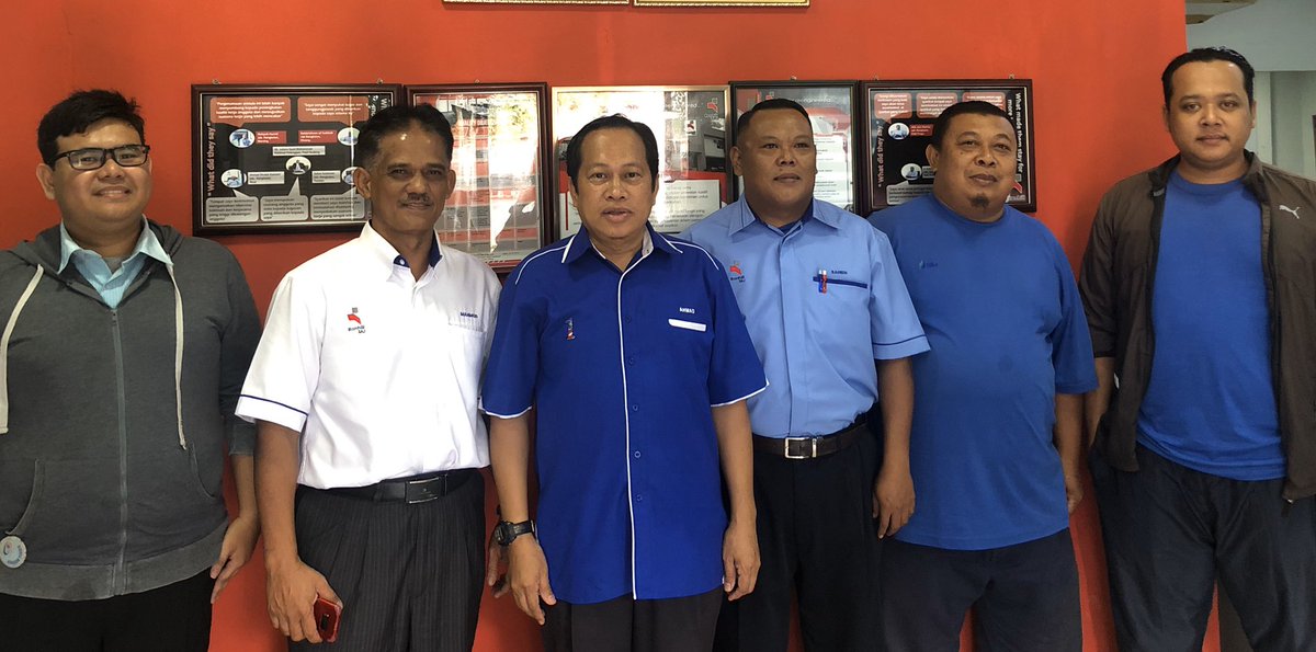 ahmadmaslan's tweet image. 2 kali dlm sebulan saya lawat #SAJ Syarikat Air #Johor tanya isu air dicatu

Lebih 14 ribu keluarga merana catuan air di #Benut, #AyerBaloi, #Api2 dll kws

Pengurusan Aset Air Bhd PAAB bawah #MOF @guanenglim, #SPAN, JBA, SAJ wajar selesaikan masalah empangan #Machap #SpgRenggam❗️