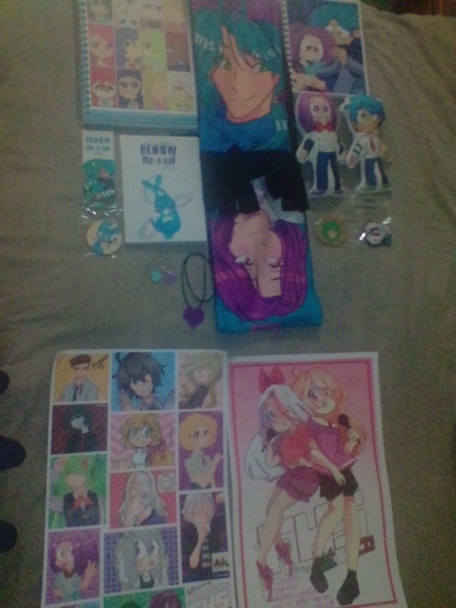 Yu_2318_'s tweet photo. Algunas cositas que compre hoy :3 y la bolsa del kit de bienvenida ^u^
#FHSMEXICO https://t.co/xgBx55S1Ye