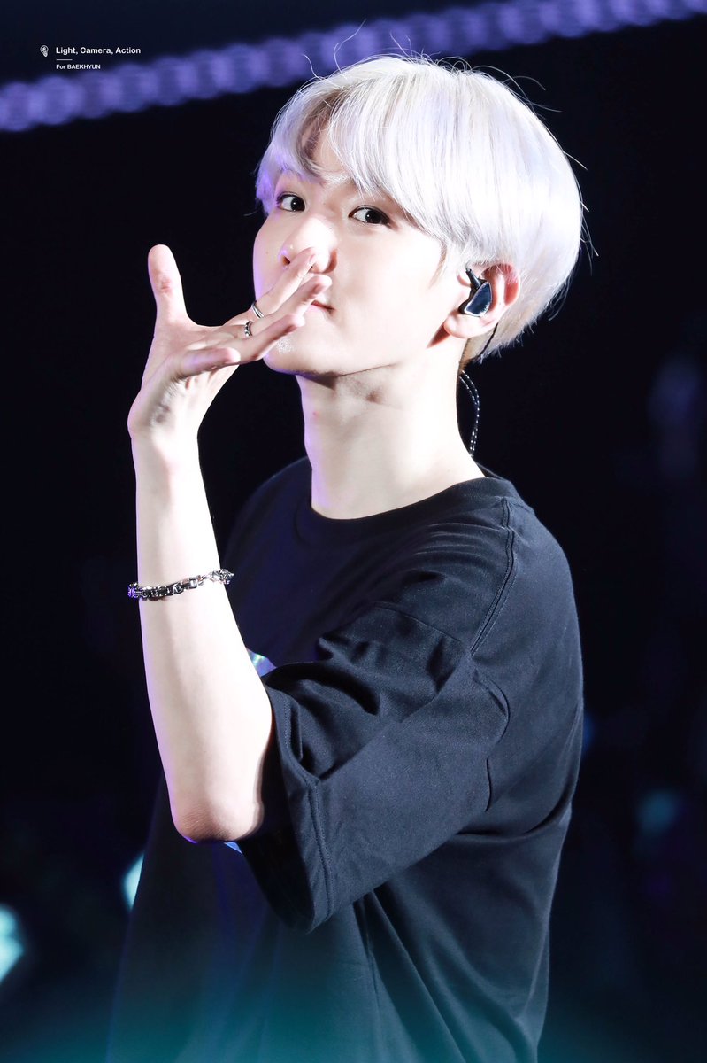 LCABBH0506's tweet photo. 191018  👋🏻👋🏻👋🏻👋🏻
#백현 #BAEKHYUN @B_hundred_Hyun https://t.co/kQpOQDyiSF