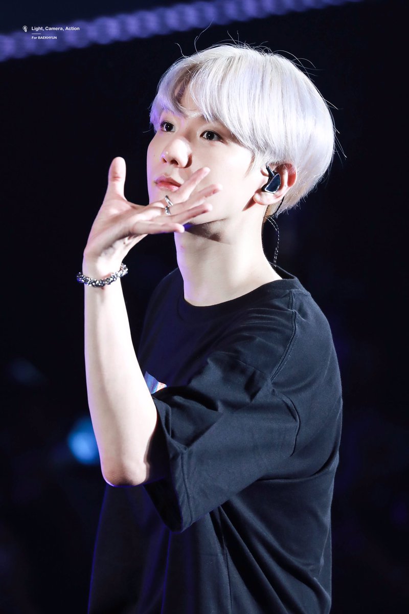 LCABBH0506's tweet photo. 191018  👋🏻👋🏻👋🏻👋🏻
#백현 #BAEKHYUN @B_hundred_Hyun https://t.co/kQpOQDyiSF