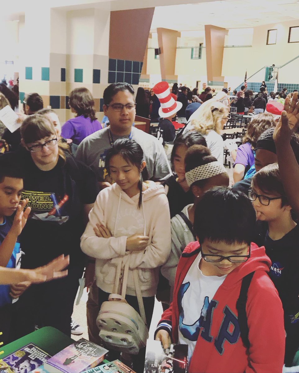 helen_hall_lib's tweet photo. We had so much fun at Tweens Read today! Thank you to everyone who came to see Miss Sarah & Miss Cody at our table. We can’t wait until next year, @tweensread! #tweensread #tweensread2019 #helenhalllibrary #librarylife #librarians #reading #fun #community #LCLove #read #libraries https://t.co/ktPawkehb2
