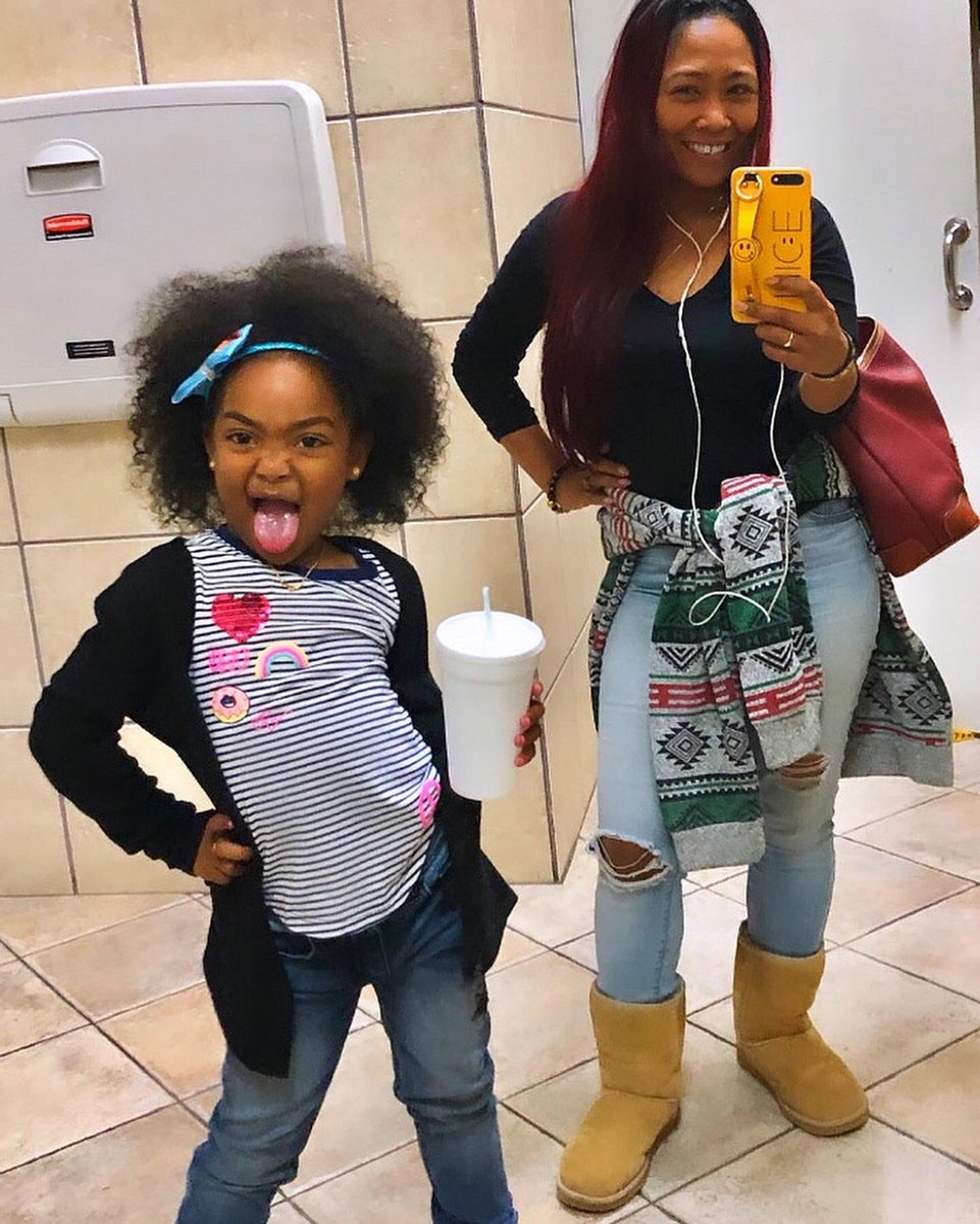 PINAYJD's tweet photo. MirrorSelfies #PrincessNyla 💛👯♀️🤞🏽 https://t.co/eVy46f7xLu