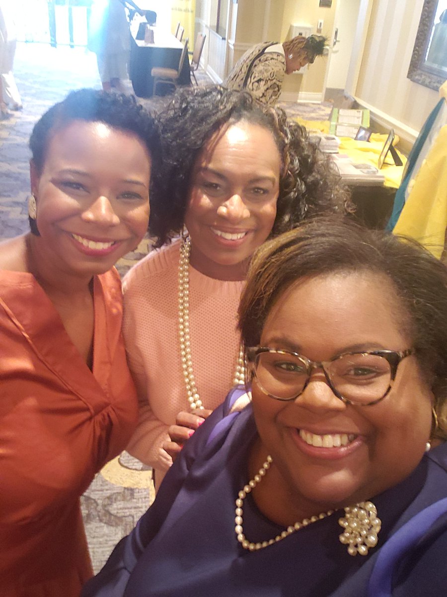 neeka1908's tweet photo. On behalf of Principal Mitch Rizzoli, I  was hppy to receive a $2000 donation to Martin Luther King Elementary. This school is sp deserving with dedicated staff. Love the Lions. #okcps https://t.co/MbIsT82tiy