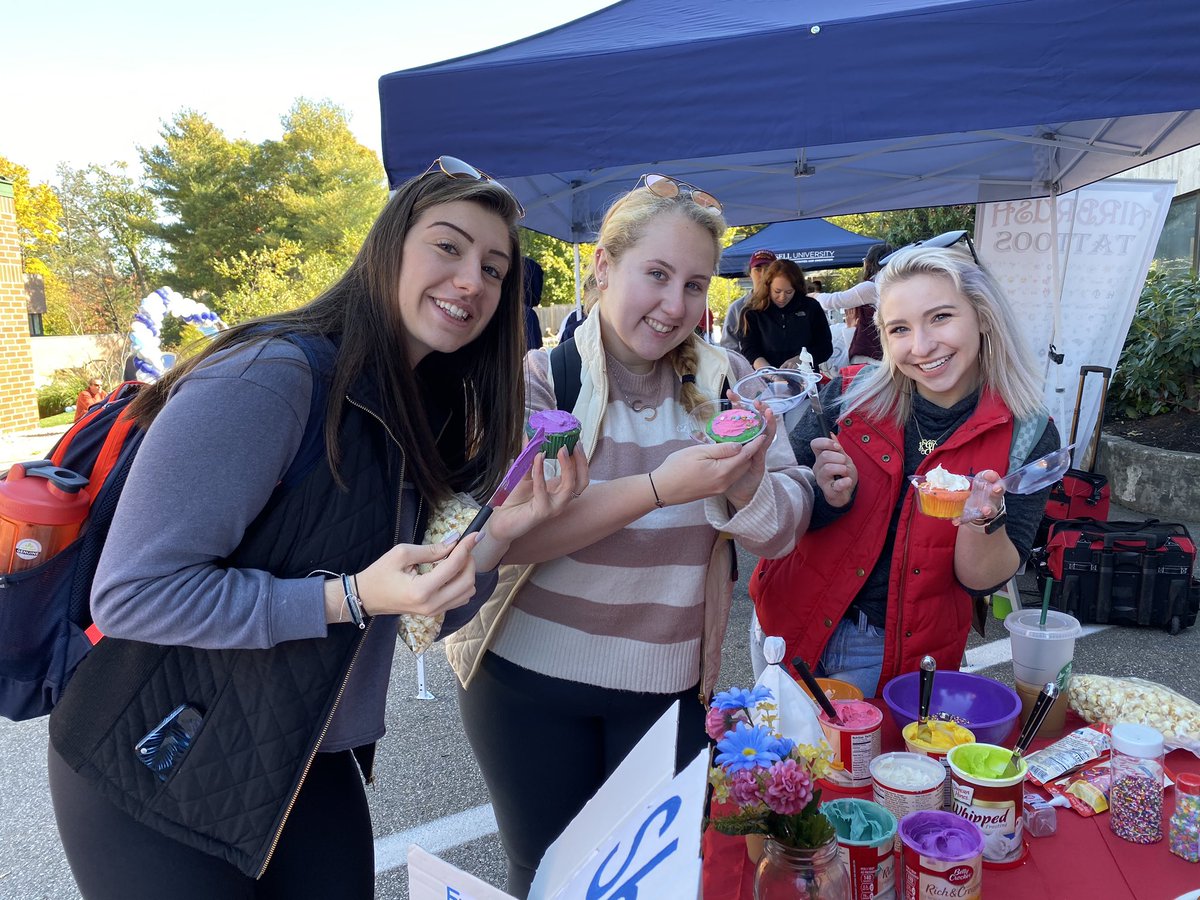 LU_activities's tweet photo. Such a beautiful day for Fall Fest and Alumni Celebration! #LUFFAW19 #laserpride πππ https://t.co/kywvzFDHBq