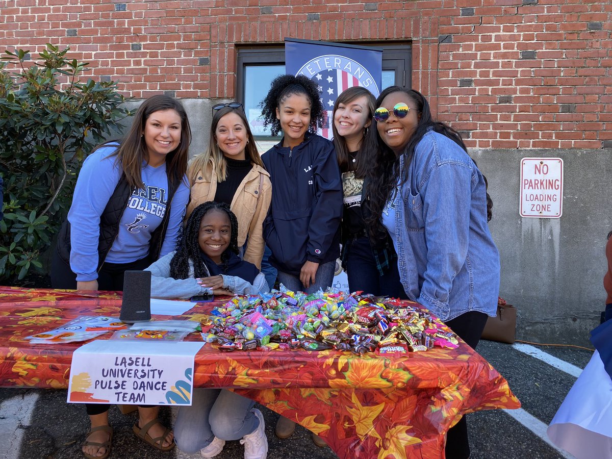 LU_activities's tweet photo. Such a beautiful day for Fall Fest and Alumni Celebration! #LUFFAW19 #laserpride πππ https://t.co/kywvzFDHBq