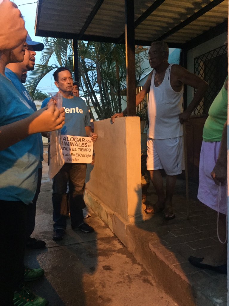 ventelecheria's tweet photo. Hoy continuamos desplegados en #lecheria en defensa a la #propiedadprivada denunciando la amenaza que representa el censo inmobiliario.
La organización es la primera línea de defensa a tu propiedad #conmicasanotemetas https://t.co/9F8AmizUKG