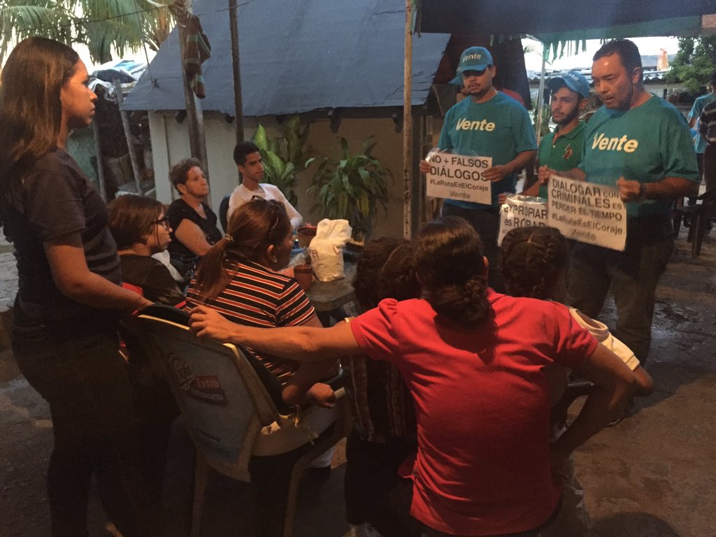 ventelecheria's tweet photo. Hoy continuamos desplegados en #lecheria en defensa a la #propiedadprivada denunciando la amenaza que representa el censo inmobiliario.
La organización es la primera línea de defensa a tu propiedad #conmicasanotemetas https://t.co/9F8AmizUKG