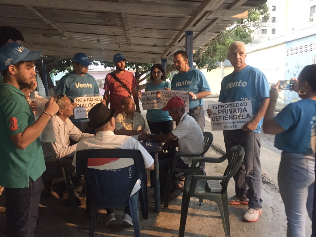 ventelecheria's tweet photo. Hoy continuamos desplegados en #lecheria en defensa a la #propiedadprivada denunciando la amenaza que representa el censo inmobiliario.
La organización es la primera línea de defensa a tu propiedad #conmicasanotemetas https://t.co/9F8AmizUKG