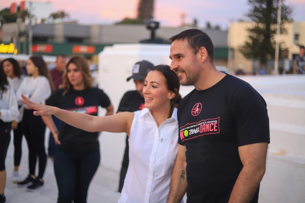 emuyshondt's tweet photo. Pink Zumba en la Plaza Salvador del Mundo. Junto a la Liga Contra el Cáncer apoyamos la concientización y a todas esas mujeres luchadoras y valientes.
#SSesTuyo https://t.co/qBNmwkoOUh