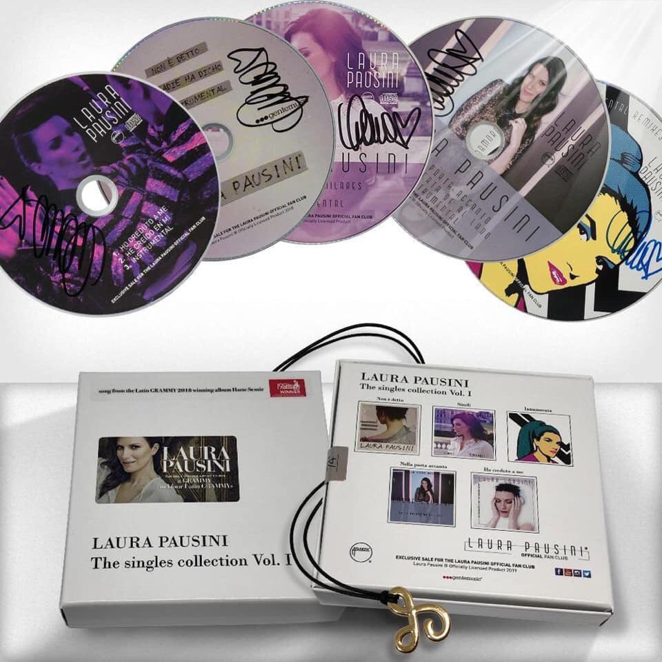 ¡Sorpresa!
Los 4 volúmenes de “The Singles Collection” (5 CDs sencillos con 3 tracks c/u, firmados todos por <a href="/LauraPausini/">Laura Pausini</a>) ¡a la venta por internet en laura4u.com desde noviembre!