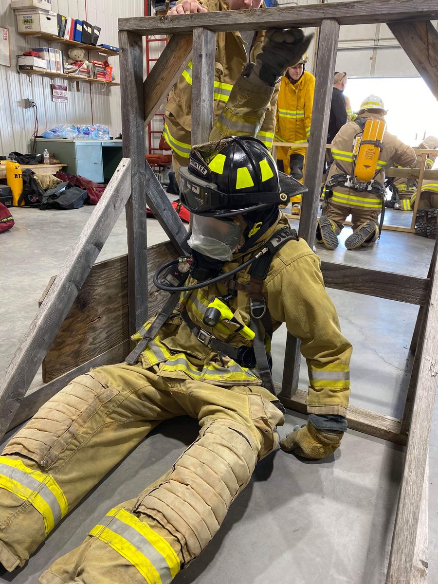 CBFireRescue's tweet photo. Firefighter Kaminski crawls through a training prop wall during the SCBA course at the #SVFFA training weekend. #firefighter #neverstoptraining https://t.co/Z2h20T9iJJ