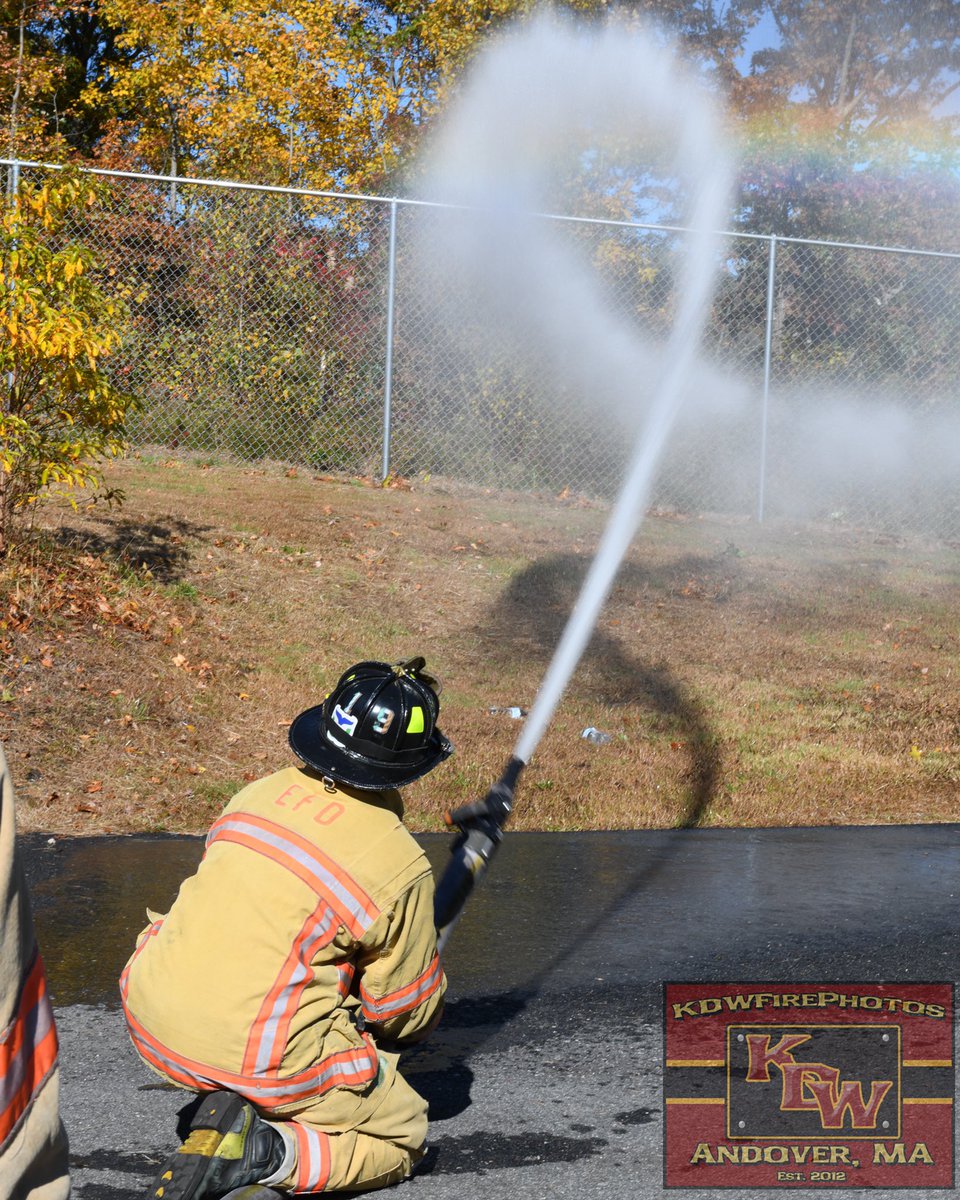 kdwfirephotos's tweet photo. Great day today for hands-on evolutions at the @NewEnglandFOOLS #FallFire2019 training weekend in Dayville CT. Tomorrow, evolutions will apply today’s lesson’s under live smoke & fire conditions @ctfirephoto https://t.co/TgmY03TA7B