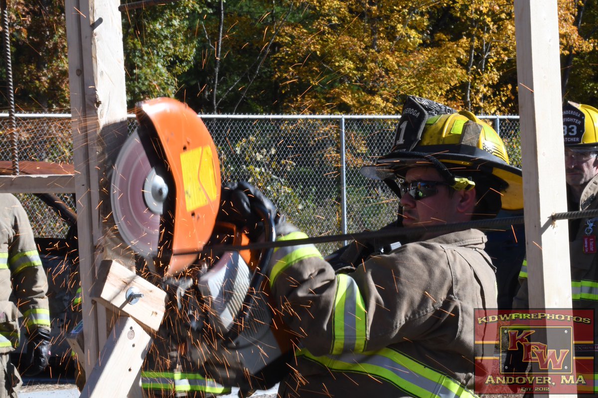 kdwfirephotos's tweet photo. Great day today for hands-on evolutions at the @NewEnglandFOOLS #FallFire2019 training weekend in Dayville CT. Tomorrow, evolutions will apply today’s lesson’s under live smoke & fire conditions @ctfirephoto https://t.co/TgmY03TA7B