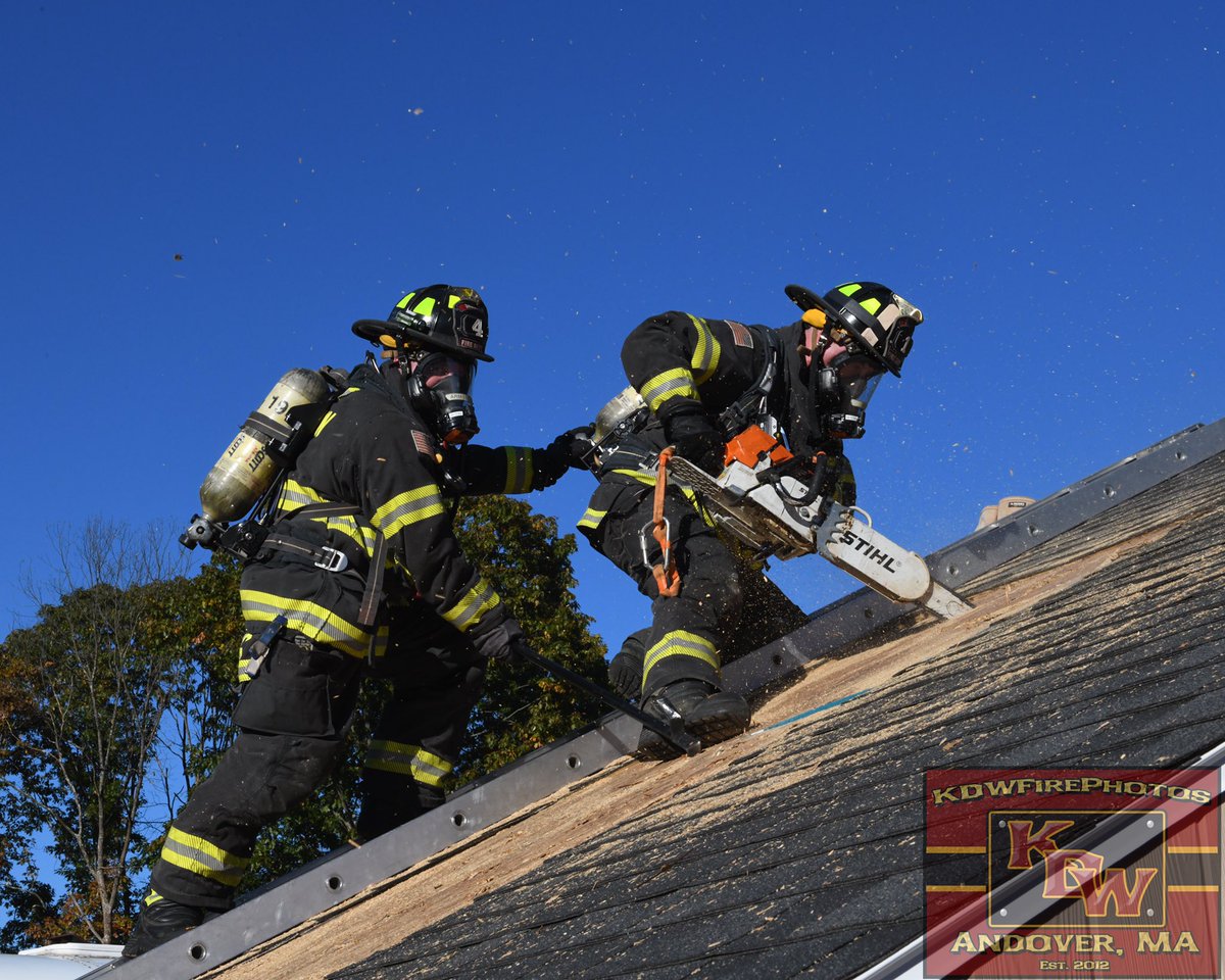 kdwfirephotos's tweet photo. Great day today for hands-on evolutions at the @NewEnglandFOOLS #FallFire2019 training weekend in Dayville CT. Tomorrow, evolutions will apply today’s lesson’s under live smoke & fire conditions @ctfirephoto https://t.co/TgmY03TA7B
