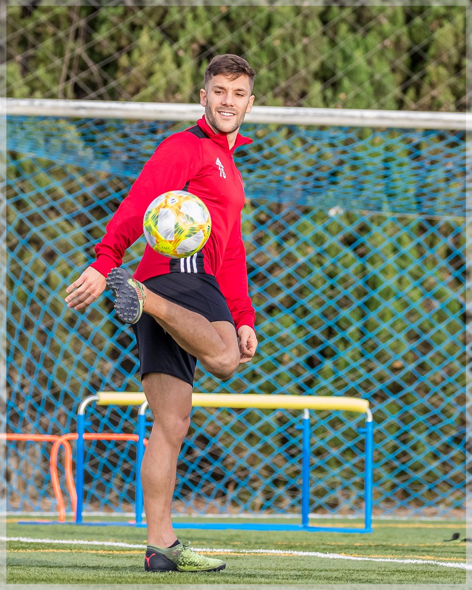 LincolnRedImps's tweet photo. ⚽️GALLERY | We return to National League action on Monday evening as we take on in-form @Lynxfcgib 

👉The players have been put through their paces in preparation and Official Photographer, Neil Wilson, was on hand to capture a gallery of images: https://t.co/VfUwBxmMA4 https://t.co/WjNmGzcYMZ