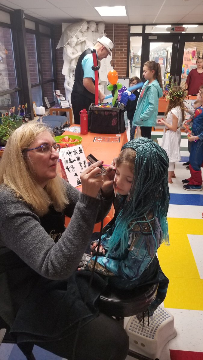 54treagan54's tweet photo. Spooky Saturday at SP. What a great event! The kiddo had a blast...and so did dad. #wesurvivedtheREDhauntedhouse
@JenKallausD95 @MRothermelD95 https://t.co/Iio4hXOtER