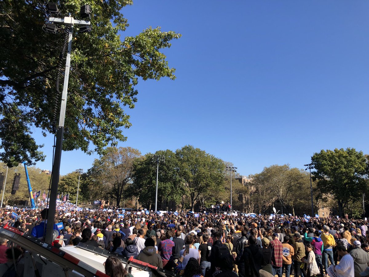 DanRadzikowski's tweet photo. @NYforbernie2020 @marilynrbush Guess where I went today?!? ๐๐ #Bernie2020 #NotMeUs #BernieInQueens #BernieIsBack #BernieInNYC @janeosanders @ninaturner @AOC #QueensbridgePark #BernieInNewYork https://t.co/3G6Q3qjEbB