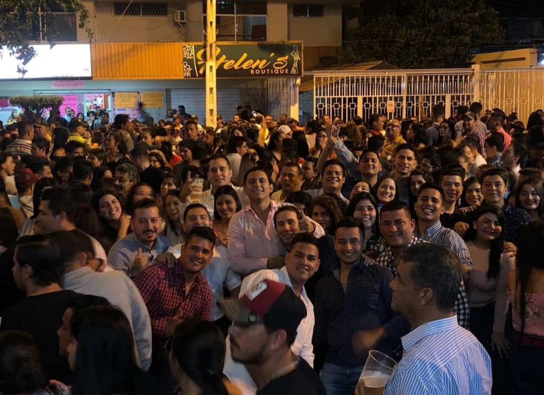 AngieeCardenas's tweet photo. El mismo lugar & la misma gente❤💃 #Avenidazo https://t.co/MlxRh6e8Xq
