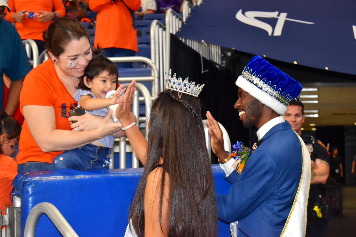 StudentsAtUTSA's tweet photo. First walk around the Alamodome as Mr. & Ms. UTSA! β¨ #utsastudents #utsahc19 #utsa https://t.co/kxvtIzfBFf