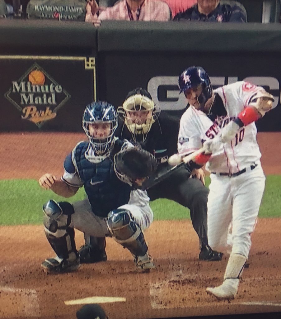 Lefty_Louie's tweet photo. Home Run, Yuli Gurriel before contact π€― #quickbat #astros #alcsgame6 https://t.co/1HaohsMeXX